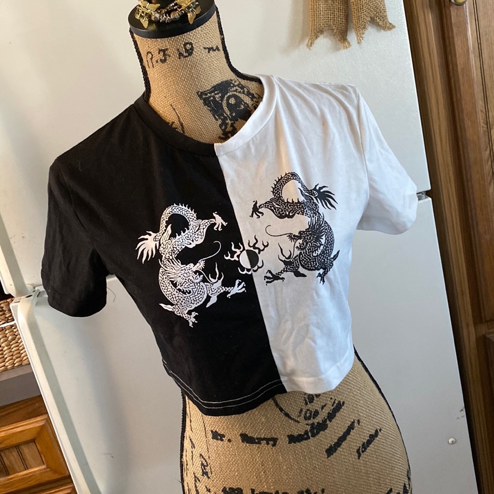 SOLD! SHEIN cropped short sleeve tee shirt size woman’s small - Picture 1 of 7